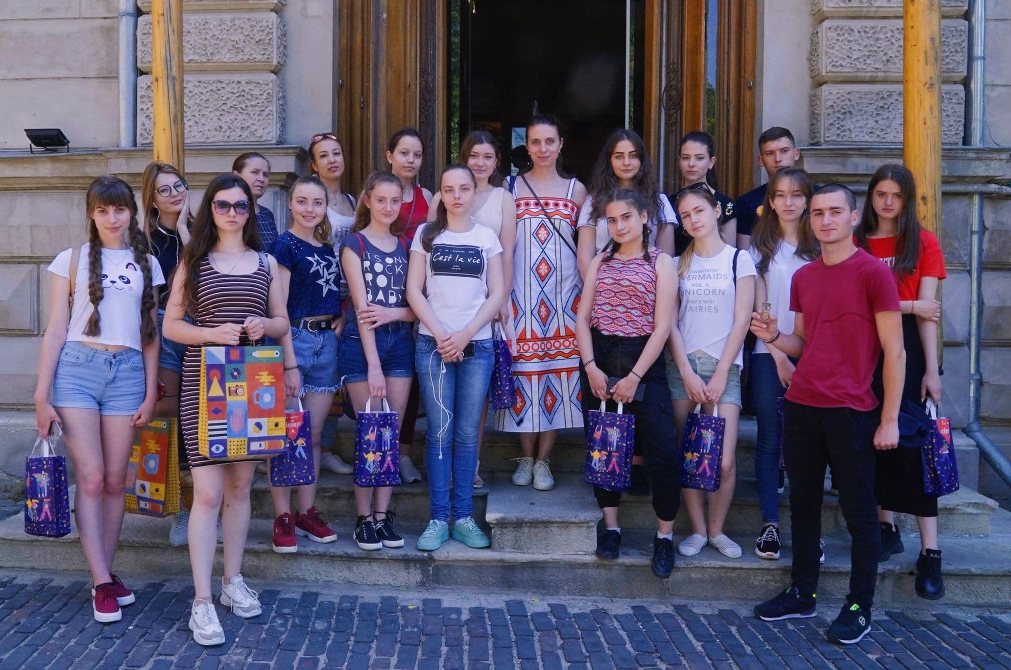Elevii liceelor din Comrat în vizită la librăria Cărturești în cadrul proiectului Cultura Bus, în 2019 la Bucureșți. Foto arhiva ARBOR.