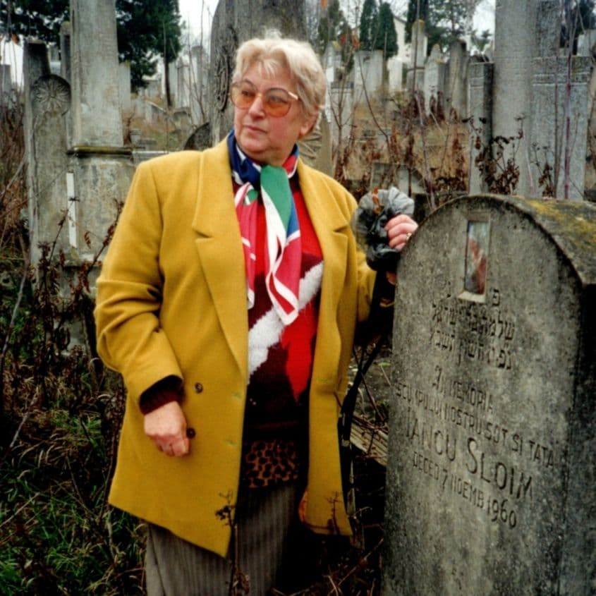 Bianca la mormântul tatălui său, Șloim Iancu