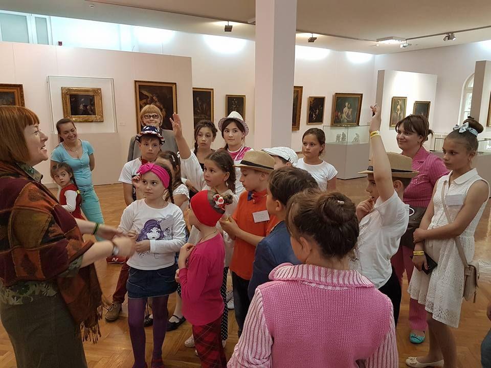 Elevii liceelor din Comrat în vizită la muzeu în cadrul proiectului Cultura Bus, în 2016. Foto arhiva ARBOR.