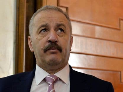 Dîncu face şcoală doctorală sub control politic