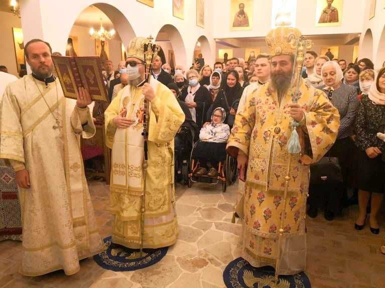 Imagine din timpul slujbei de sfințire în 2021 a Bisericii Sfântul Spiridon din Oradea, ridicată de preotul Ciprian Mega. Foto: Episcopia Oradiei (c)