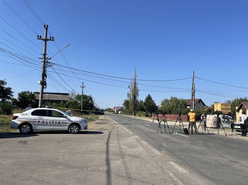 La Crevedia au fost detașați polițiști din alte localități. foto: PressOne