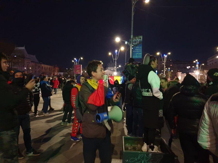 Demonstranții din noaptea de 28 spre 29 martie erau în proporție mare bărbați tineri. Foto: Cristina Foarfă