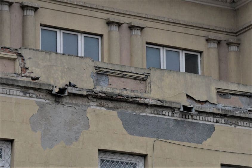 Starea de degradare a clădirii istorice este, pe alocuri, avansată. Foto: Lucian Muntean