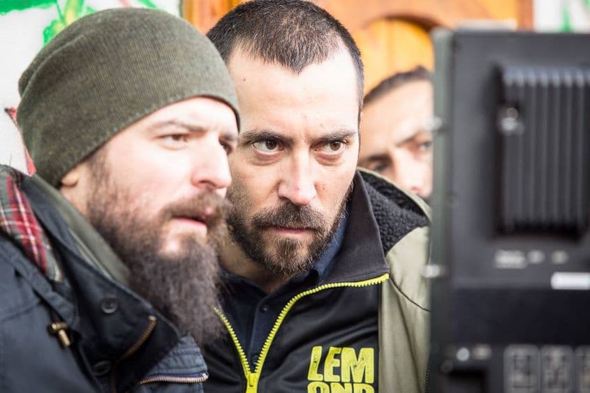 Ovidiu Mihăiță (tuns scurt) și regizorul Ioachim Stroe. Foto: Pagina personală de Facebook.