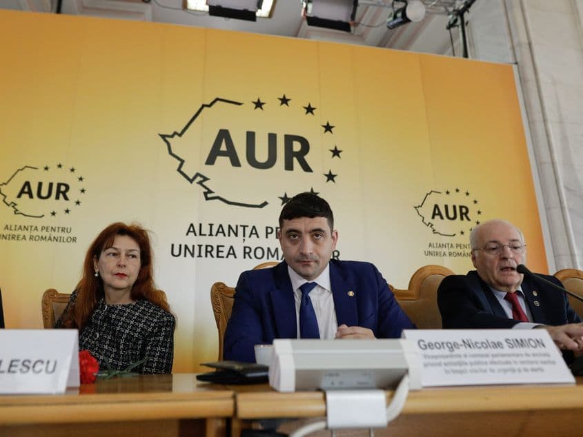 George Simion participă la o conferinţă dedicată efectelor produse de pandemia de coronavirus şi acuzaţiile apărute în spaţiul public în legătură cu gestionarea acestei crize medicale, organizată de Alianţa pentru Unirea Românilor la Palatul Parlamentului din București, vineri 10 februarie 2023. Inquam Photos / George Călin
