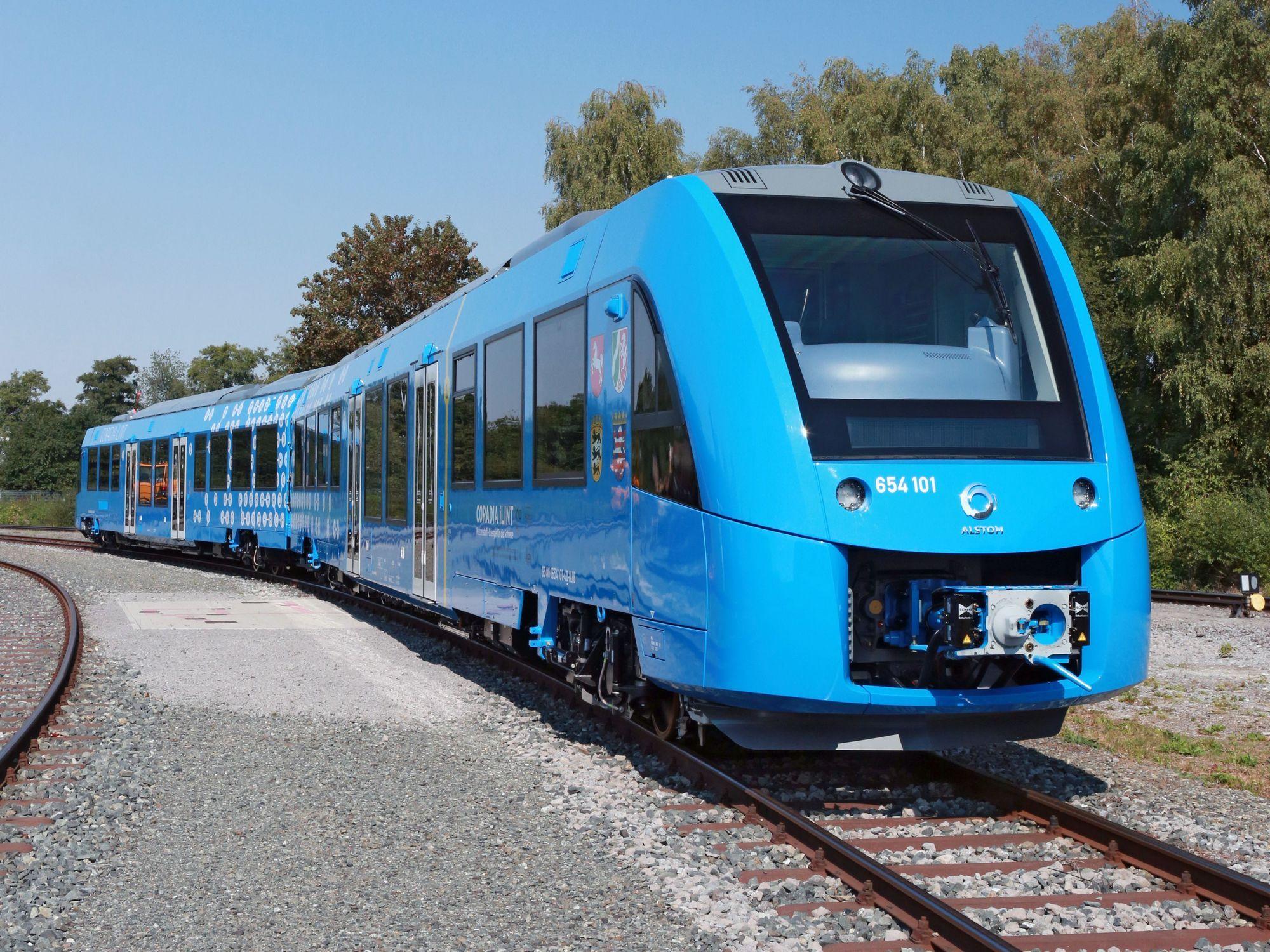 Trenurile pe hidrogen pot avea o autonomie de 1000 de km, fiind o alegere bună pentru zonele în care electrificarea liniilor nu se justifică.