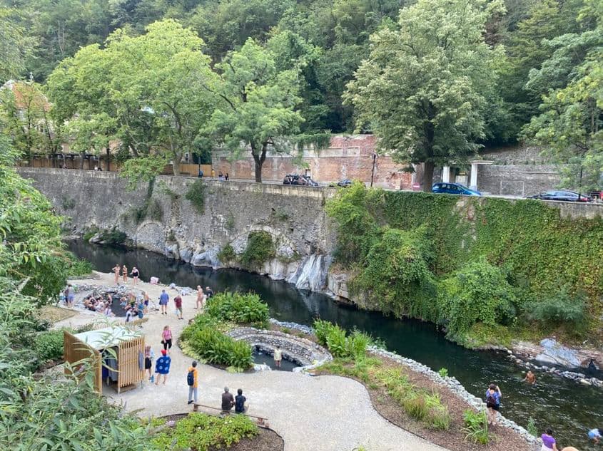 Turiști în stațiunea Băile Herculane, la Via Sissi. Foto: Oana Moisil
