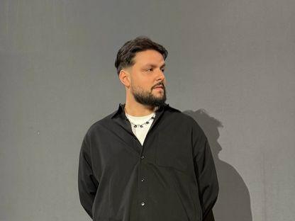 Despre obsesia românilor pentru „fake luxury”, piața imobiliară și detalii după care să te uiți când îți cauți o casă. Arhitectul Andrei Chirițoiu: „Mulți amenajează mai întâi pentru musafiri și abia la final pentru fericirea proprie”