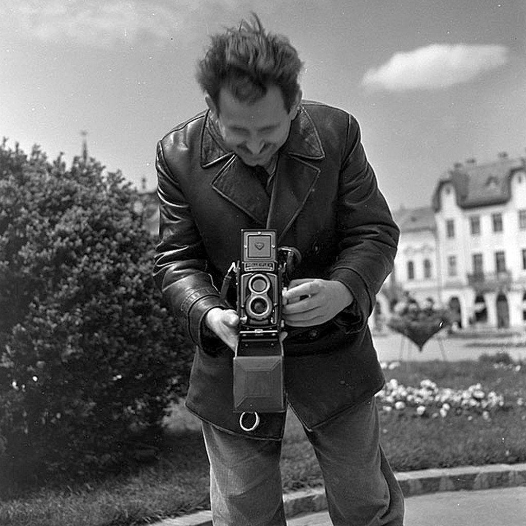 În general fotografii adoră să-și fotografieze colegii fotografiind.