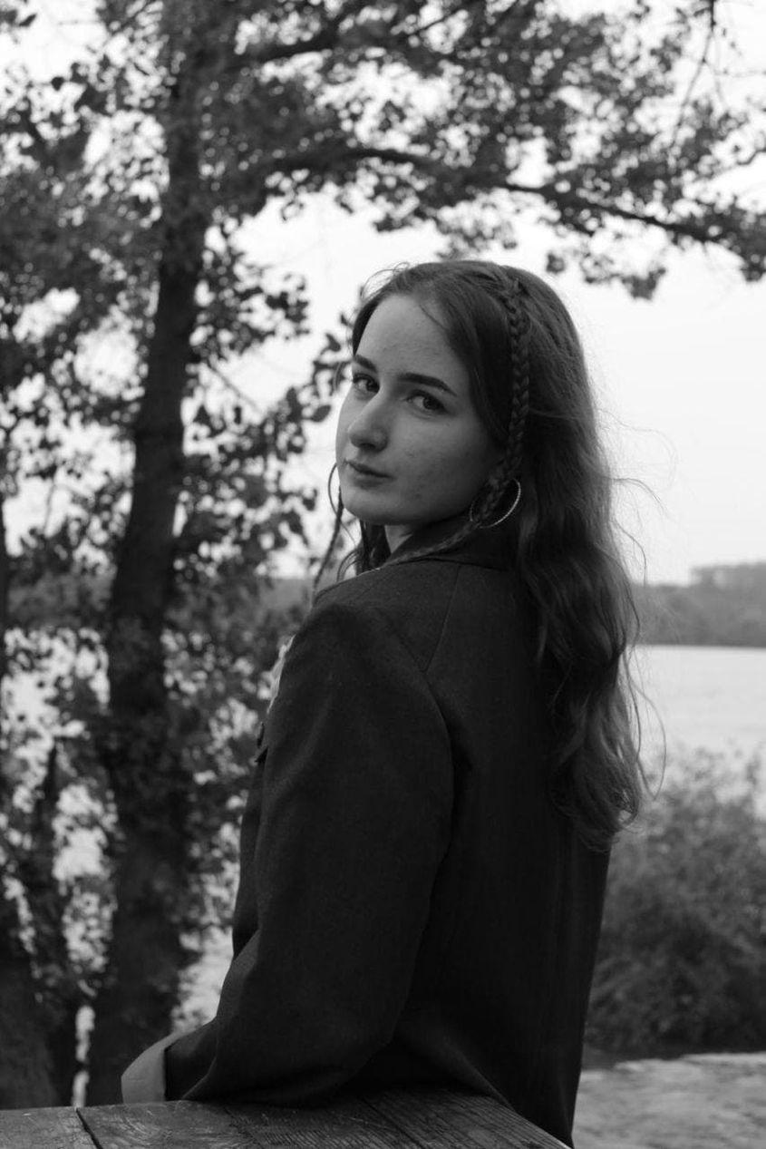 Katia, 18 ani, a vrut inițial să meargă în armată, să lupte alături de cei care apărau Mariupolul