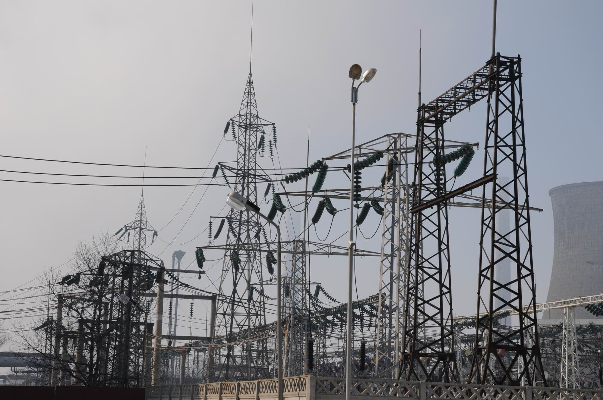 Până când nu vom scoate carbonul din producția de energie, atât electrică, cât și pentru mobilitatea persoanelor și mărfurilor, ne vom lupta degeaba să ne reducem amprenta personală de carbon. Dar asta nu înseamnă că nu trebuie să ne facem partea. Foto: Lucian Muntean