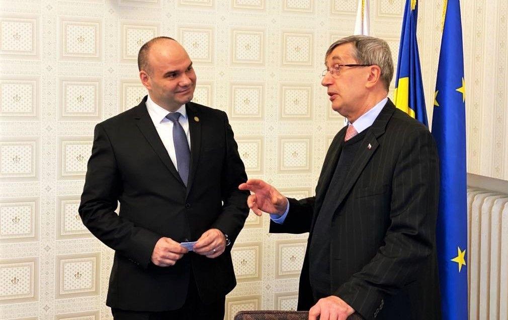 Șeful AEP și ambasadorul Federației Ruse în România s-au întâlnit în ianuarie 2020 pentru “schimb de experiență și de bune practici” electorale. FOTO: Autoritatea Electorală Permanentă