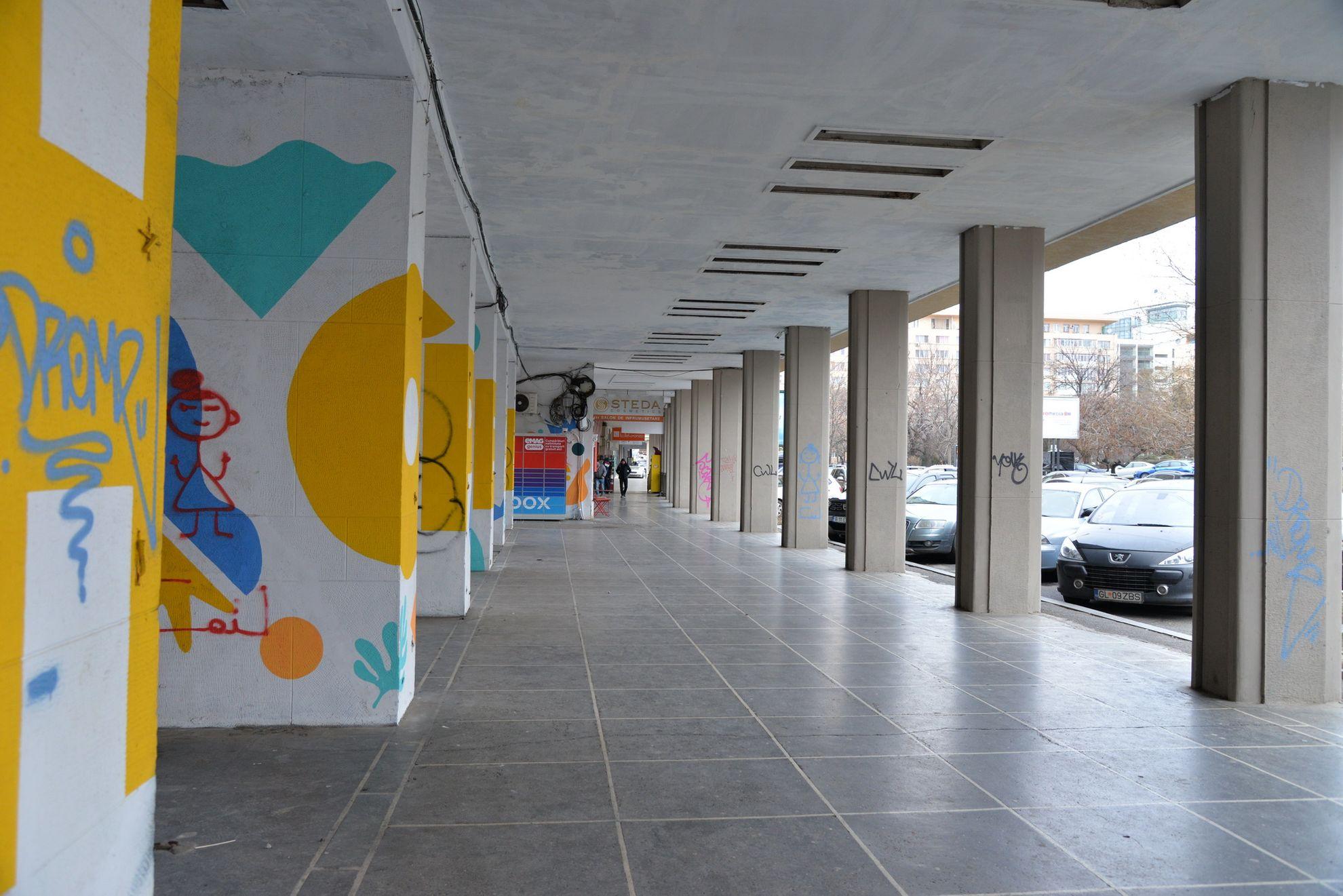 Spațiile generoase de la parter pot fi integrate într-un proiect de convivialitate care să le redea circuitului pietonal. Foto Lucian Muntean