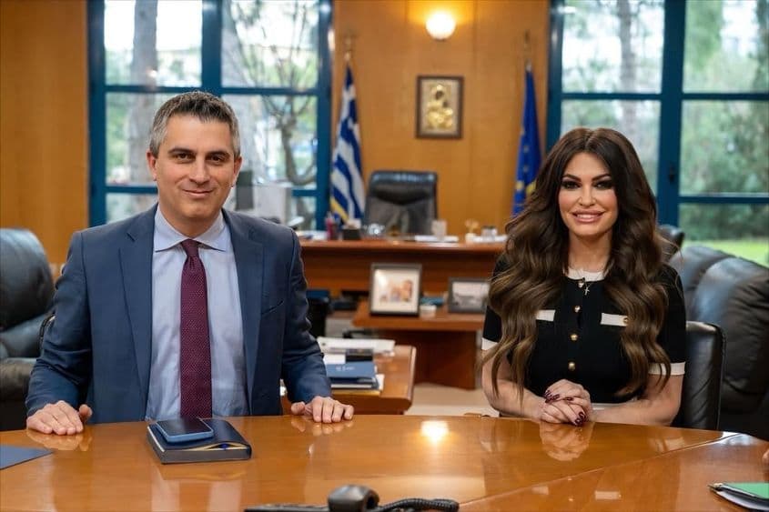 Kimberly Guilfoyle și Christos Dimas, ministrul Infrastructurii și Transporturilor din Grecia. Foto: Facebook / Kimberly Guilfoyle