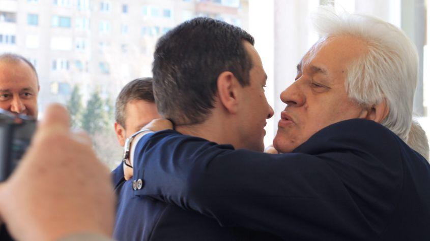 Sorin Grindeanu și tatăl său, Nicolae Grindeanu, la Reșița, în martie 2017. Foto: Caon.ro
