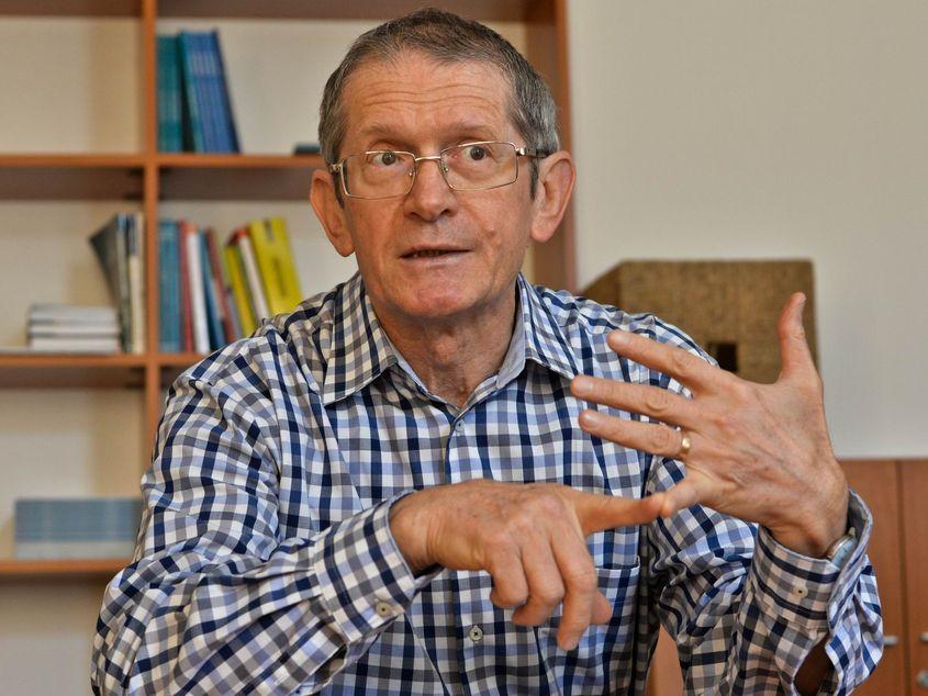 Profesorul Dumitru Sandu, care în urmă cu 12 ani a lansat un Apel pentru integritate și performanță în atestarea universitară, este autor al celui mai amplu studiu realizat în România pe tema integrității academice în spațiul universitar FOTO: Lucian Muntean, PressOne