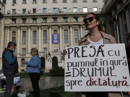 Cât de greu este să finanțezi etic presa independentă