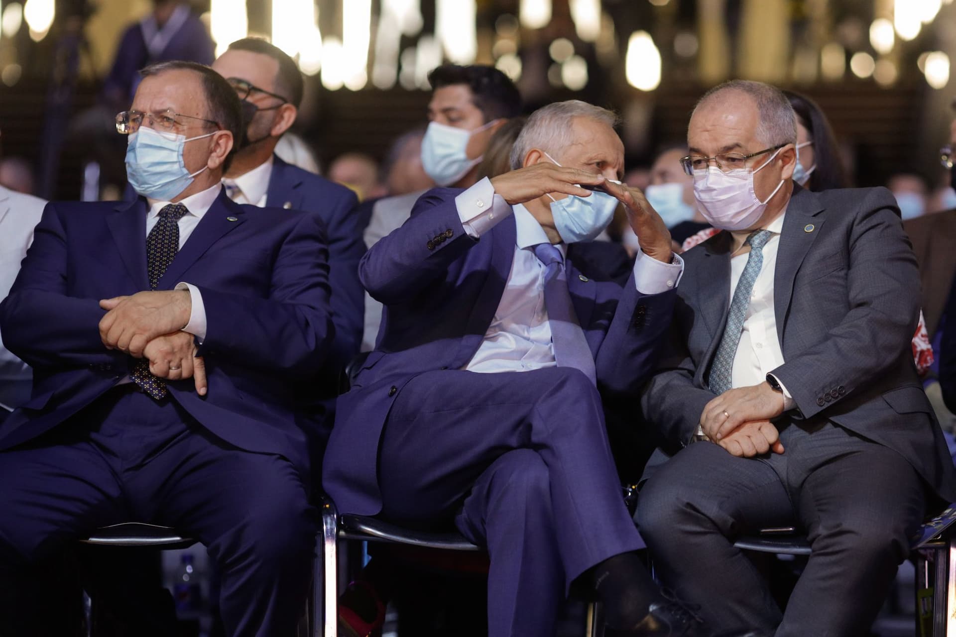 Theodor Stolojan, Emil Boc și Gheorghe Flutur participă la Consiliul Național al PNL, la Romexpo în București, duminică 26 septembrie 2021. Inquam Photos / George Călin