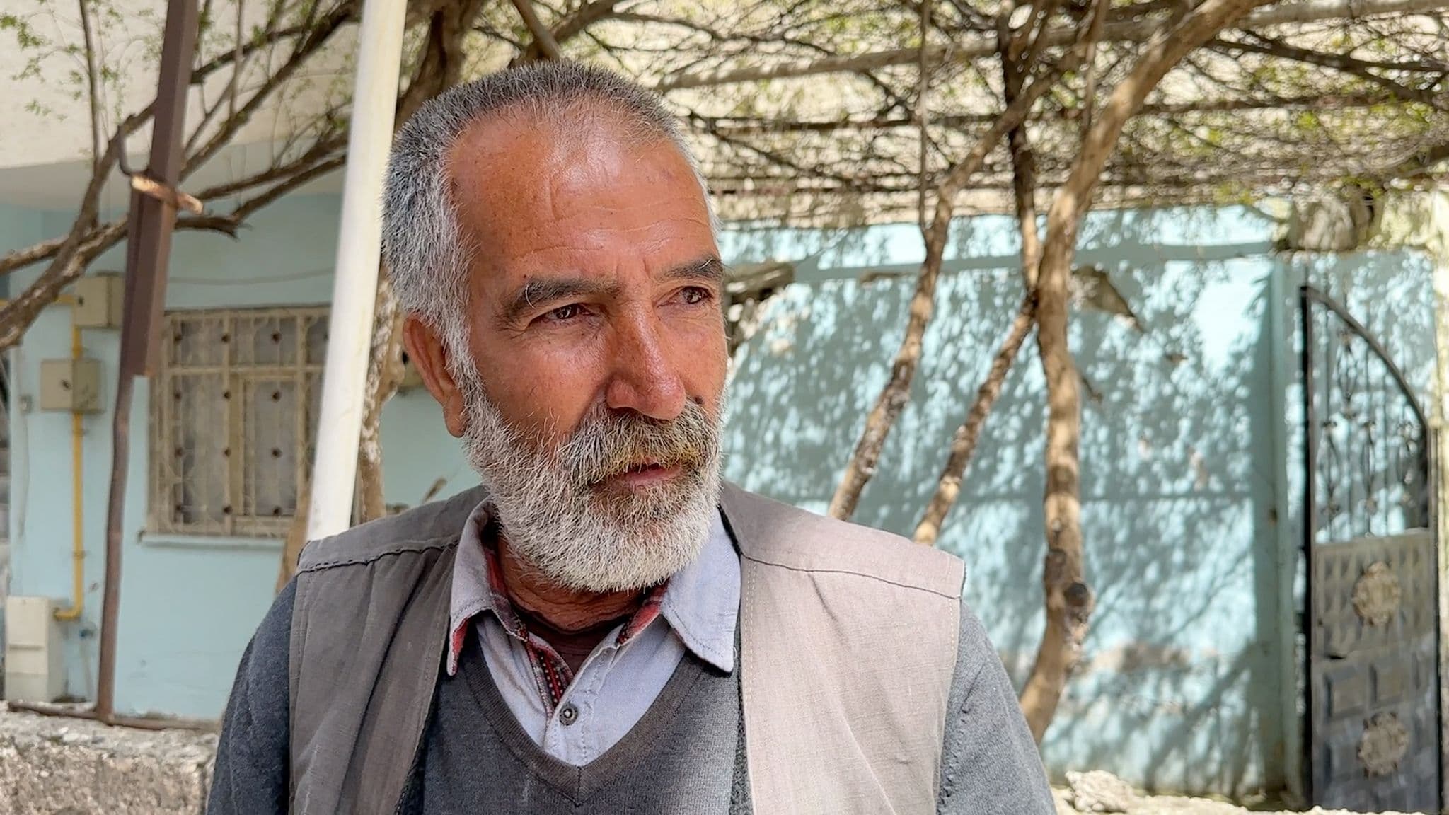 Ali, from Adiyaman, lost his son, daughter-in-law and two grandchildren in the earthquake on 6 February 2023. Photo: Carolina Drüten