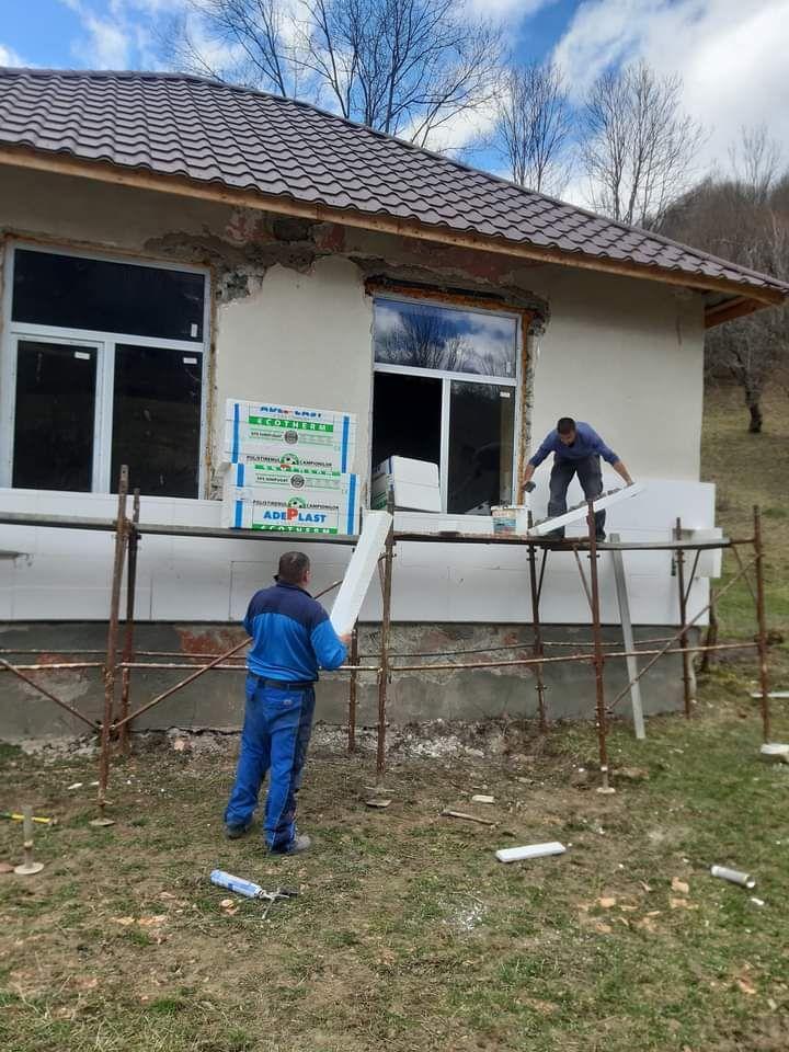 Școala din satul După Deal