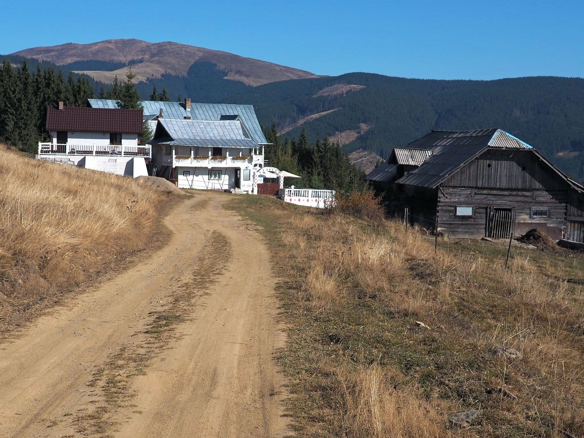 Cabana Gigi Ursu înainte cu 3 săptămâni de incendiul devastator