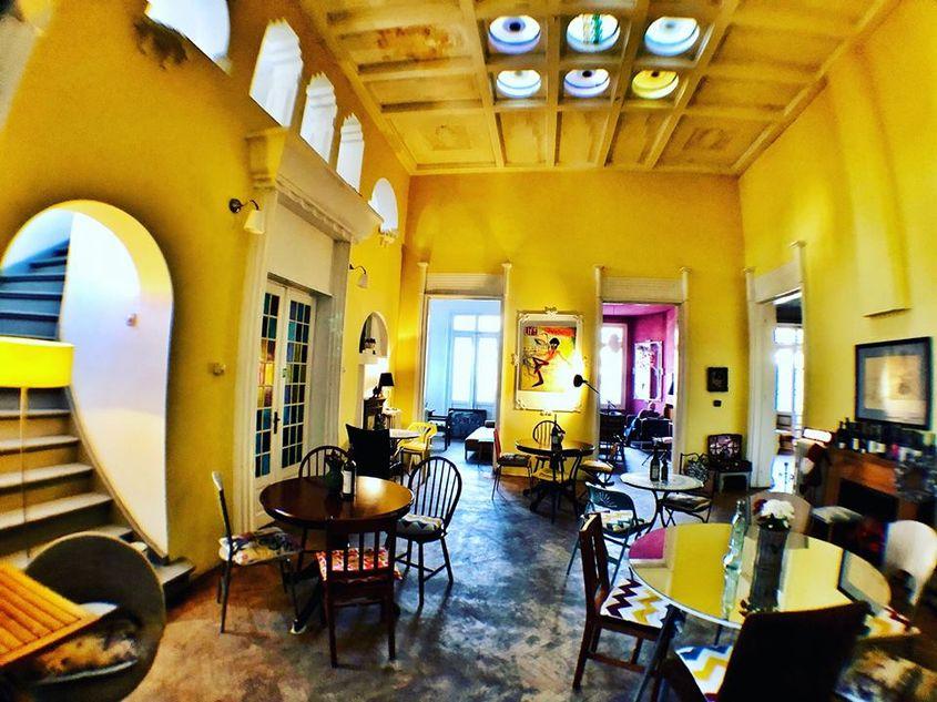 Imagine din bistroul Voilà din Bucureşti.