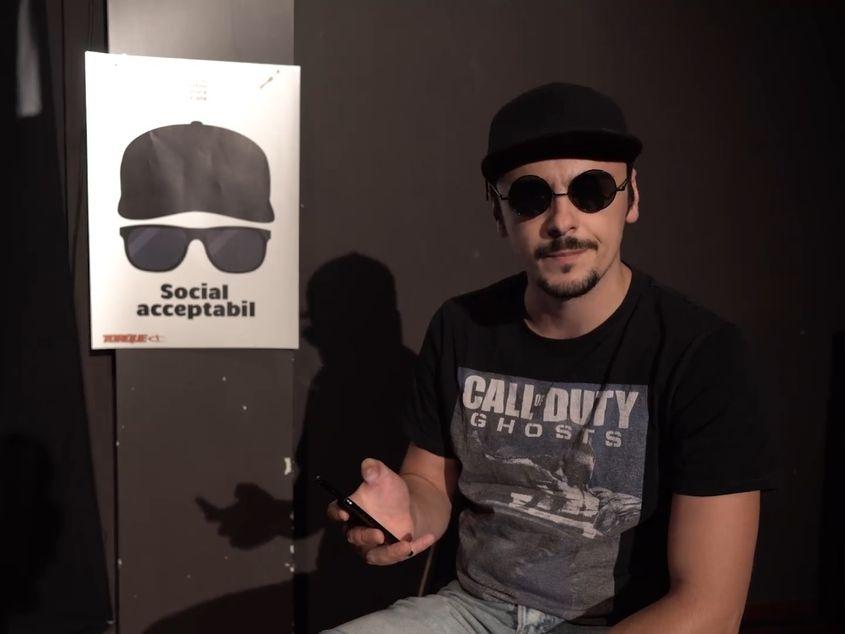 Unul dintre membrii trupei de la Studio Act, Oradea.