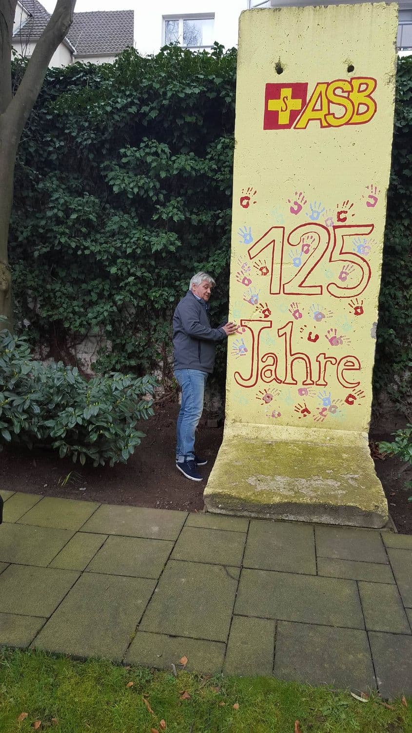 Varga Zsigmond, alături de cadoul primit de la statul german.