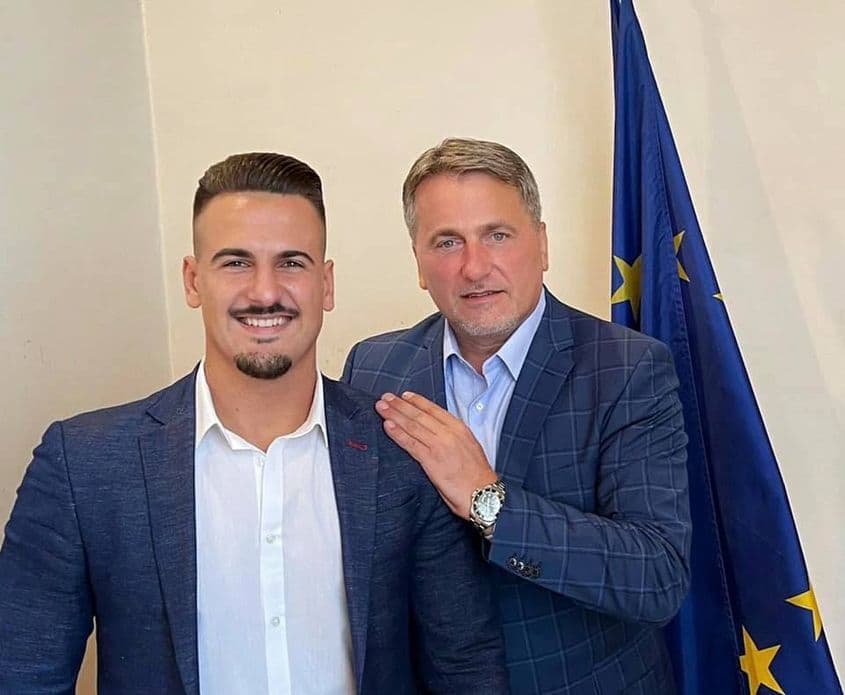 Claudiu Stănășel (stânga) și tatăl lui Ștefan Stănășel, originari din zona Craiovei, lideri ai diasporei românești din nordul Italiei. Foto: pagina de Facebook a lui Ștefan Stănășel
