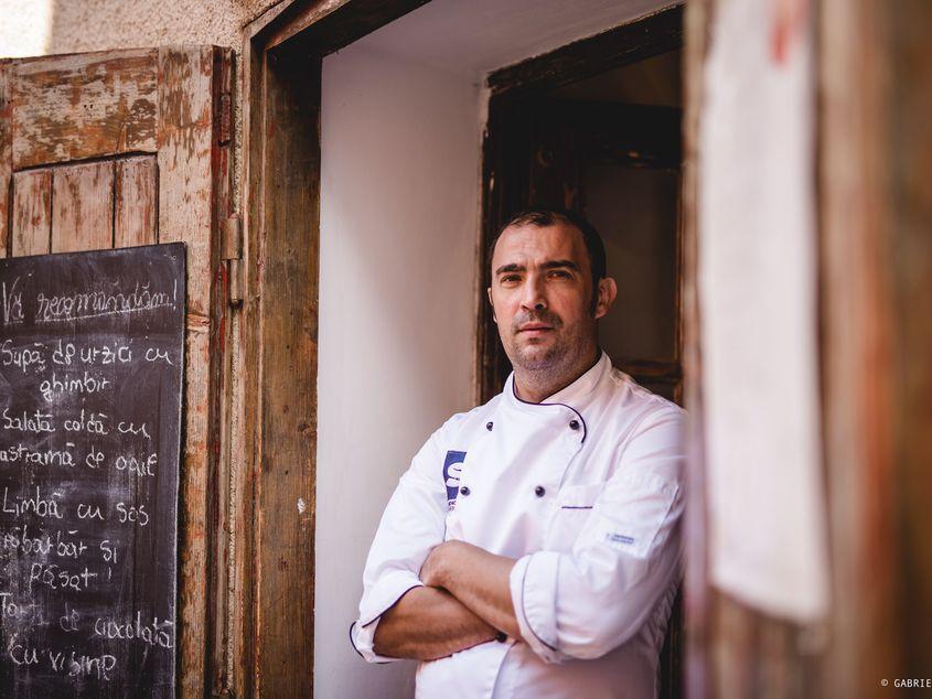 Ioan Bebeșelea, acționar și bucătar la restaurantul Syndicat Gourmet din Sibiu. Foto: Gabriela Cuzepan