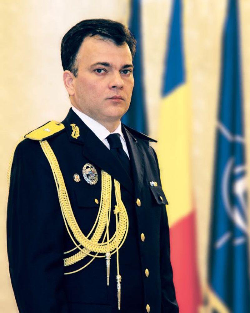 Generalul Răzvan Ionescu. Fotografie furnizată de SRI presei în 2017, la numirea sa în funcția de prim-adjunct al directorului SRI. Această fotografie a fost ștearsă între timp de pe site-ul instituției (https://www.sri.ro/conducerea)