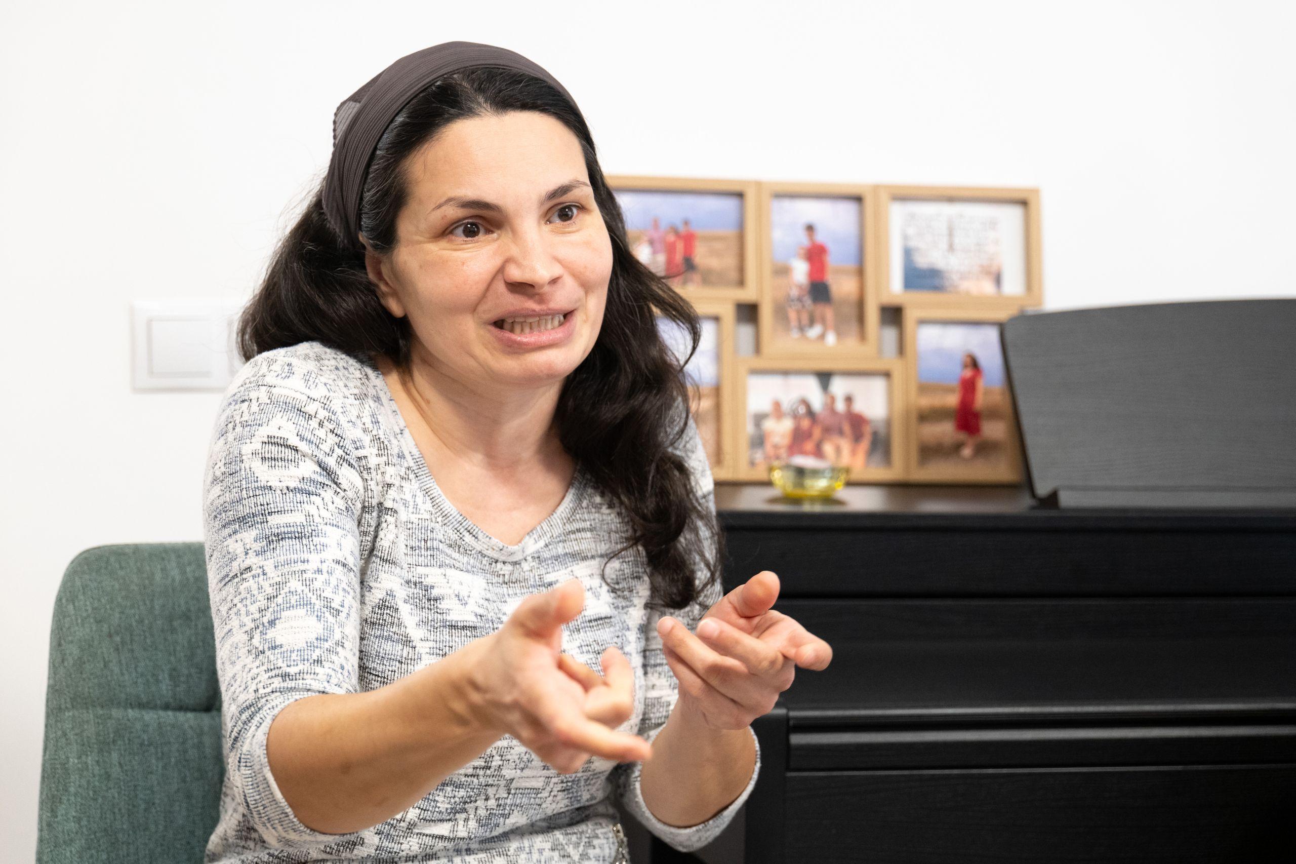 Eli Dandoczi (42 ani), mama unei fetițe cu sindrom Down. Foto: Raul Ștef