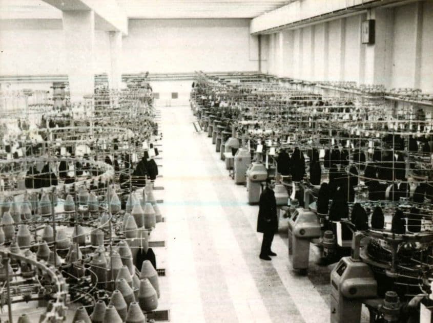 Imagine din 1970 de la Fabrica de Confecţii Bucureşti. Sursa: Fototeca online comunismului românesc (cota 247/1970)