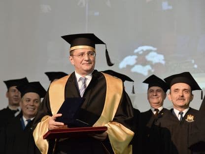 Follow the money. Cum a primit George Maior o jumătate de milion de lei de la SNSPA pentru a coordona doctorate de la Washington D.C.