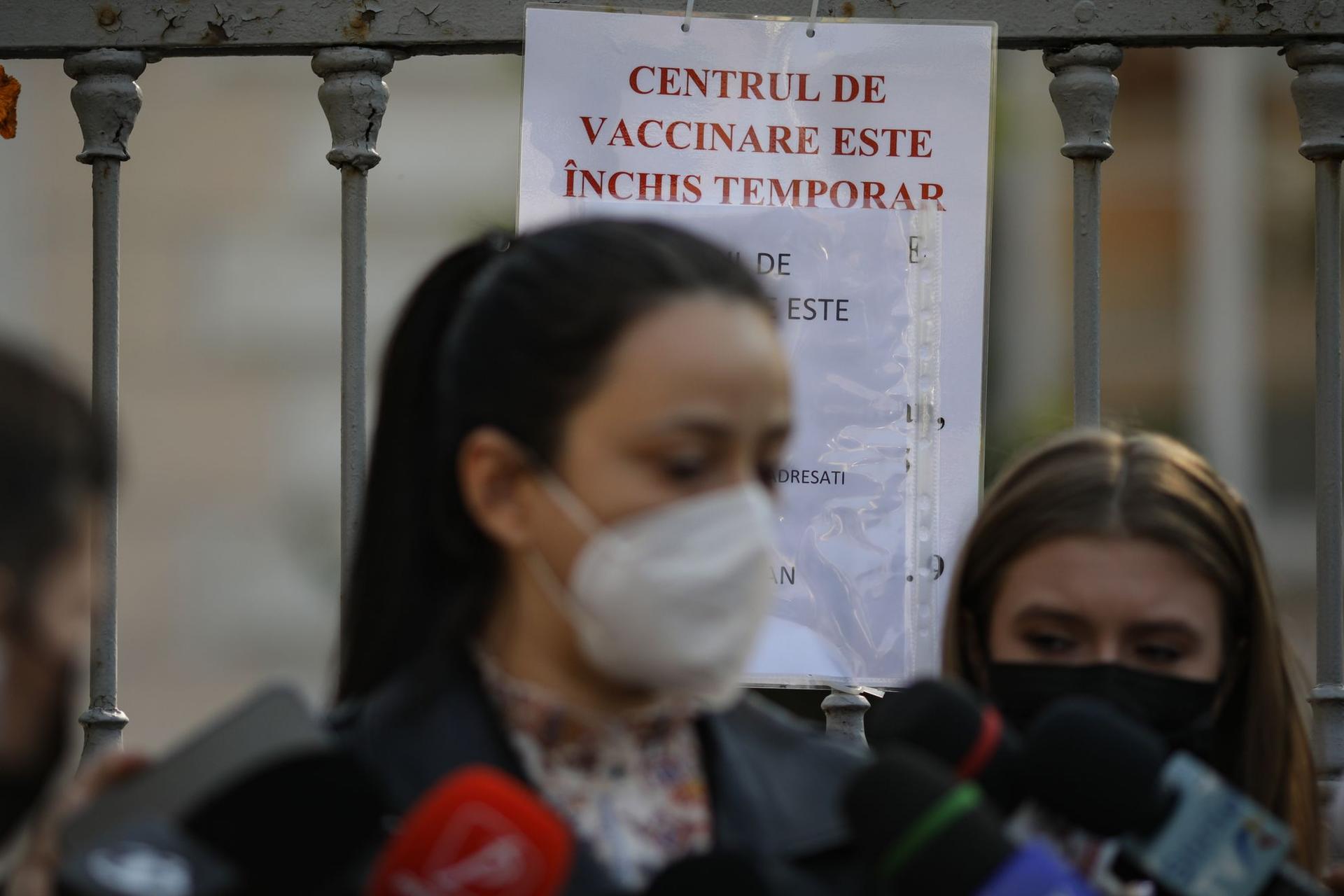Centrul de vaccinare "Neghiniță" închis temporar dupa ce au fost înregistrate neconcordanțe în baza de date a vaccinărilor, în Bucuresti, 28 octombrie 2021. Inquam Photos / Octav Ganea