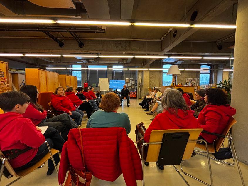 Profesoare la KIT. Foto: Matei Bărbulescu