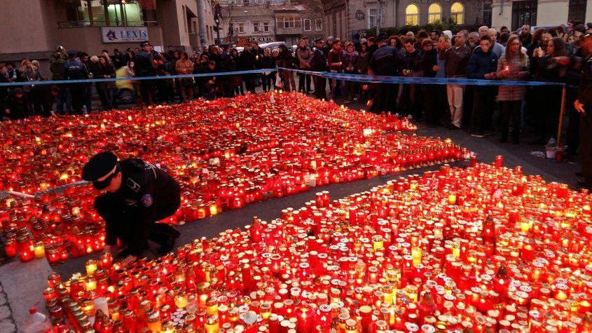 Comemorare a victimelor din Colectiv, la câteva zile după incendiu. Foto: Lucian Muntean