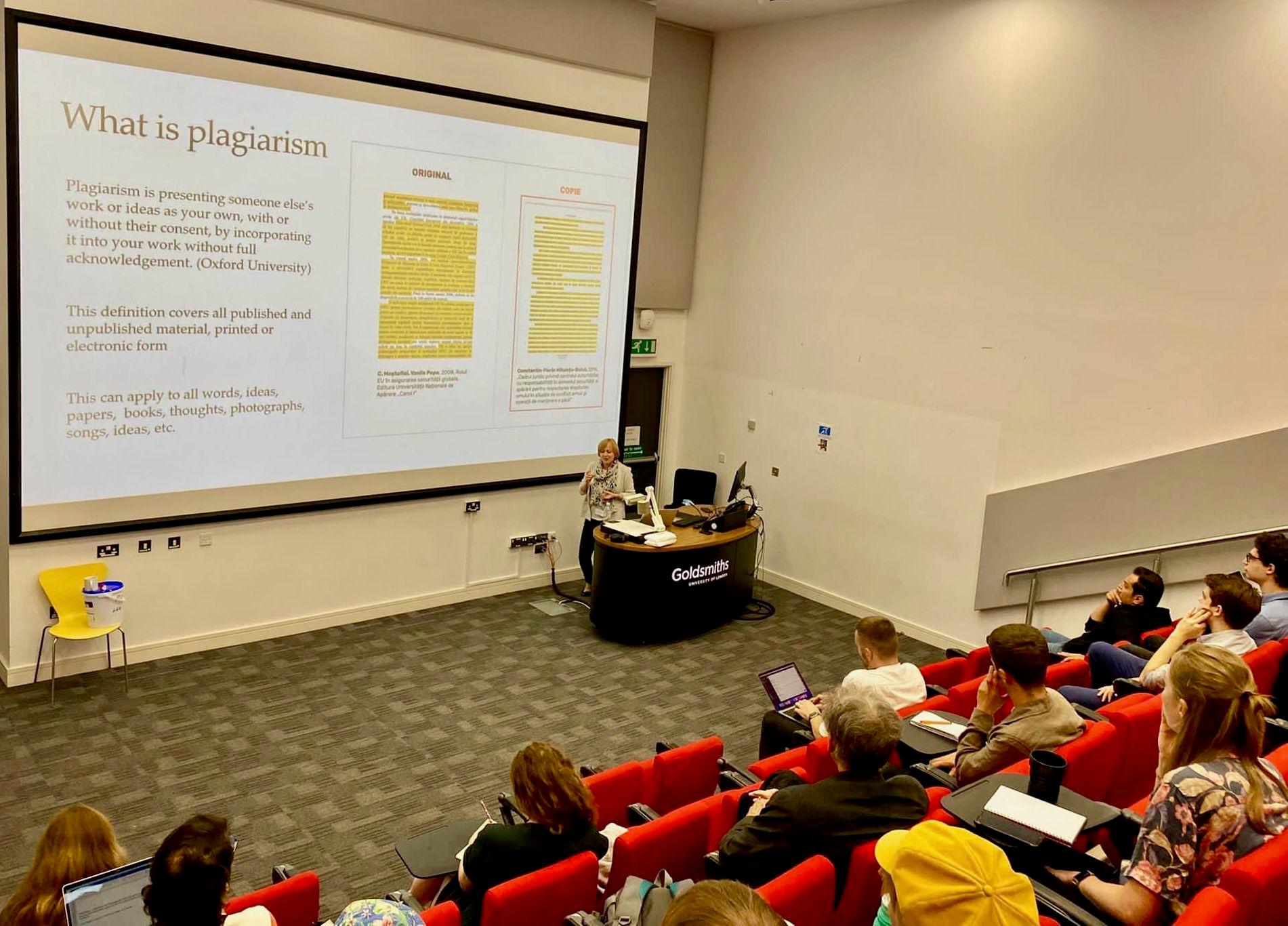 Imagine din timpul conferinței “Copy, Lie, Smear. Emilia Șercan on uncovering high-level plagiarism and dealing with the consequences”. FOTO: Lina Vdovîi