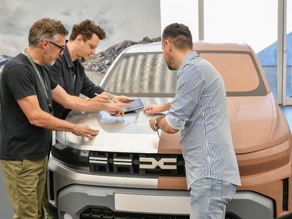 Echipa de design al noului Dacia Duster. Eduard Grigoroiu