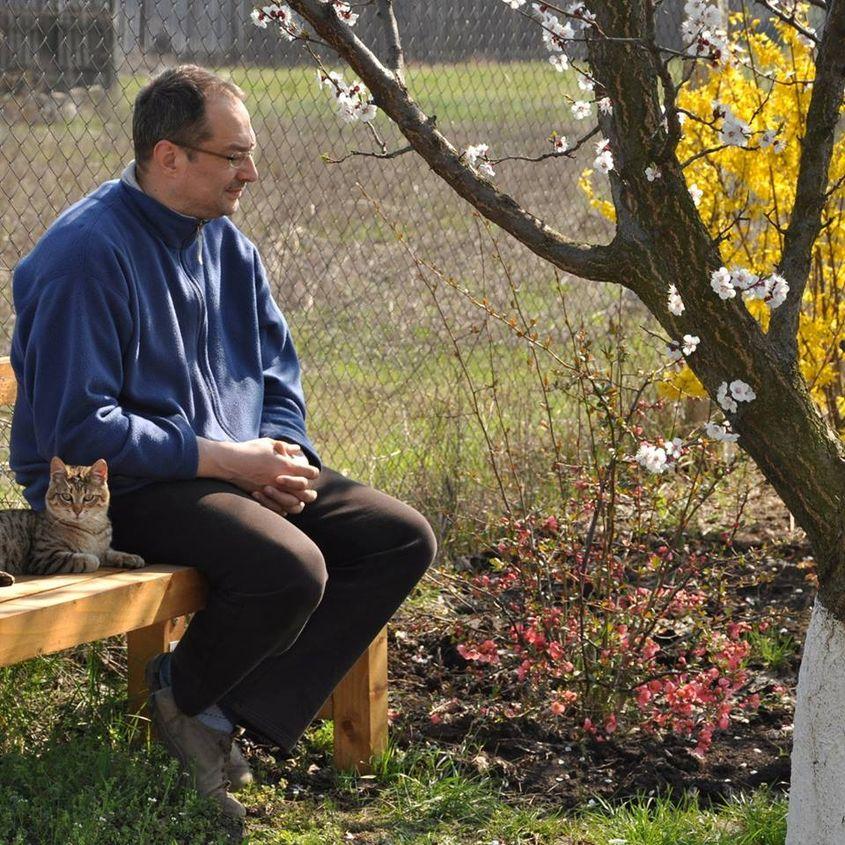 Florin Cojocariu (50 de ani) s-a mutat de 8 ani la Gurbănești. Foto: Arhiva personală