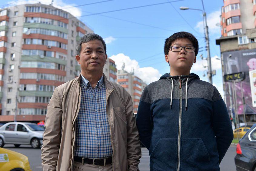 Tatăl, Lu Tran Van (58 de ani), și fiul Nguyen Tran Bach (12 ani) fac parte din generații cu vieţi foarte diferite.