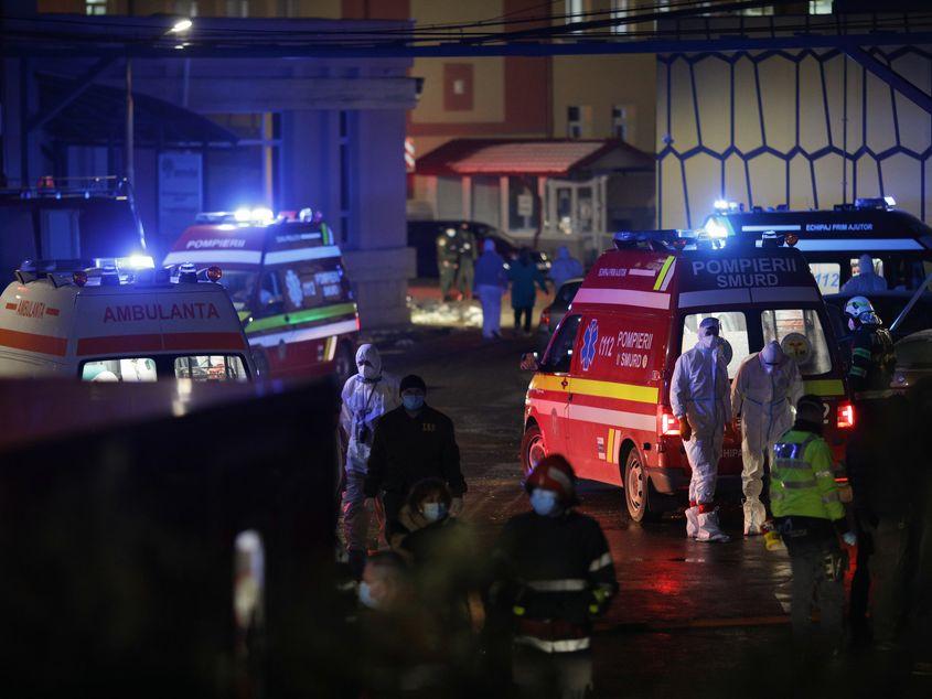 Un incendiu a avut loc intr-un salon cu pacienti internati la spitalul Matei Bals din Bucuresti, in urma caruia patru persoane au decedat si 120 au fost evacuate. Vineri 29 ianuarie 2021. Inquam Photos / Octav Ganea