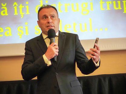 Dublul doctor Cătălin Țone, polițist pensionar - în prezent retribuit de Agenția Națională Anti-doping și invitat ca expert în emisiuni TV&radio pe tema traficului și consumului de droguri - și-a plagiat ambele teze de doctorat. FOTO: Tribuna.ro