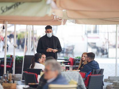 „12 ore pe zi, șase zile pe săptămână”. De ce nu mai vor tinerii să lucreze în HoReCa