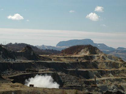 Prin Roșia Montană stânga-dreapta, înăuntru și pe-afară