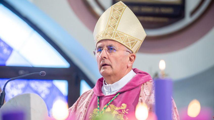 Episcopul romano-catolic de Iași, Iosif Păuleț, a admis că a greșit că nu a anunțat autoritățile în cazul preotului condamnat pentru că a agresat sexual o minoră Foto: ercis.ro