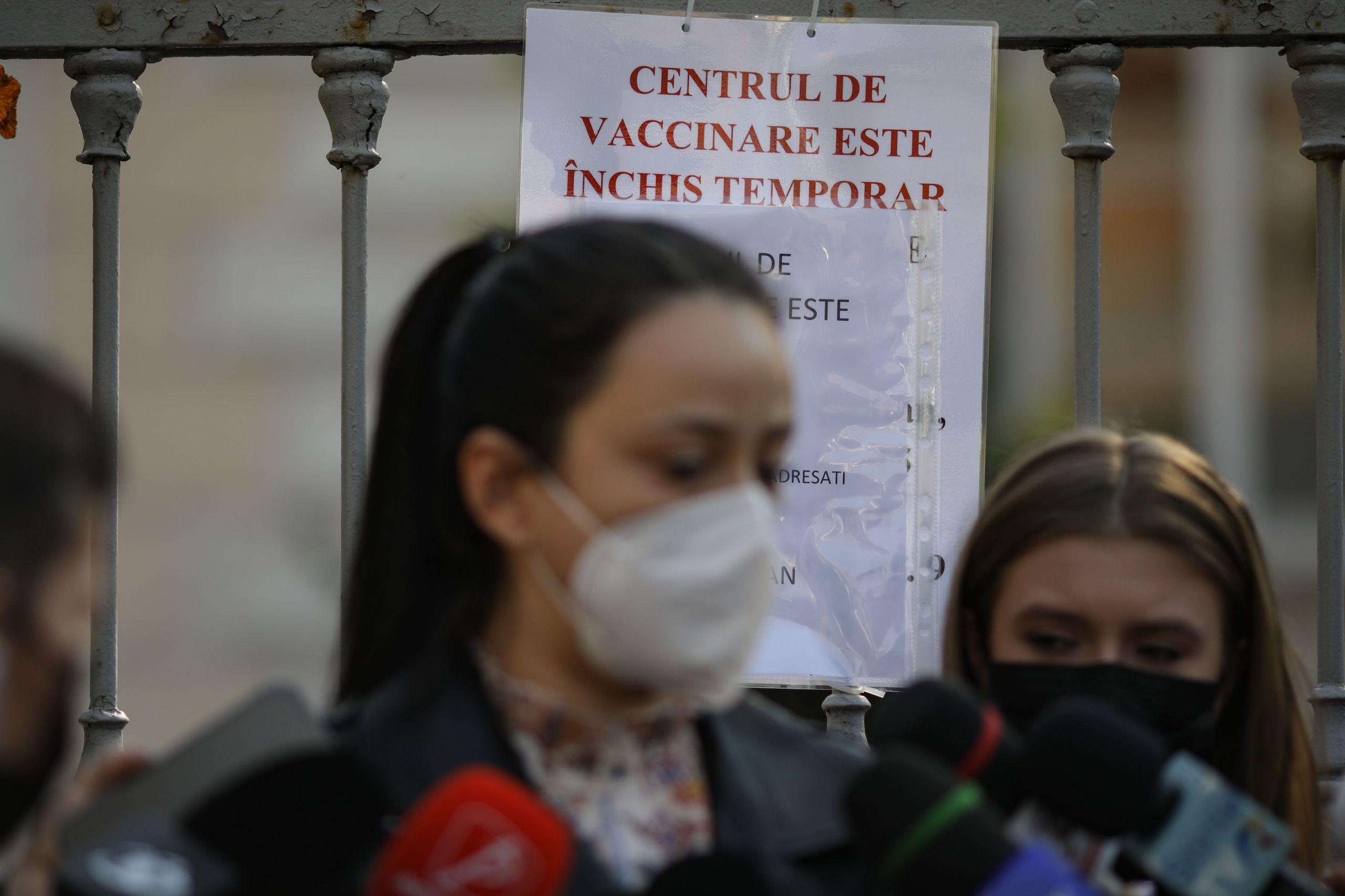 Centrul de vaccinare "Neghiniță" închis temporar dupa ce au fost înregistrate neconcordanțe în baza de date a vaccinărilor, în Bucuresti, 28 octombrie 2021. Inquam Photos / Octav Ganea