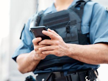 Zero transparență, mult „respect și camaraderie”. Cum tratează SRI, Poliția sau Jandarmeria cazurile de hărțuire la locul de muncă