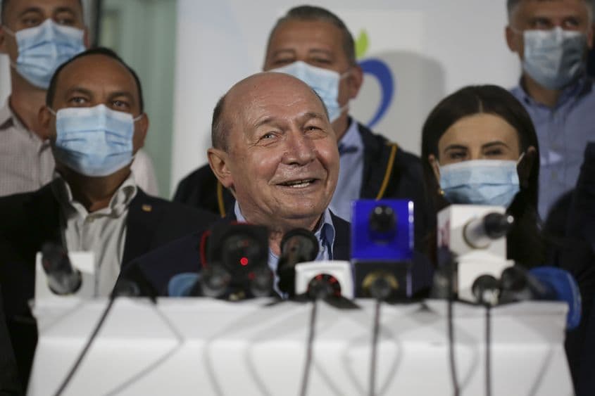 Traian Băsescu face declarații de presă la sediul PMP după anunțarea rezultatelor exit-poll, duminică 27 septembrie 2020. Inquam Photos / Ruxandra Nitescu
